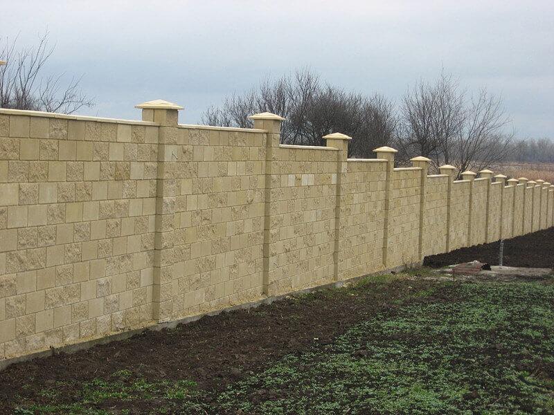 Бетонный козырек четырехскатный «Шагрень» для заборов 390х390х65 мм ОПТ фото 2