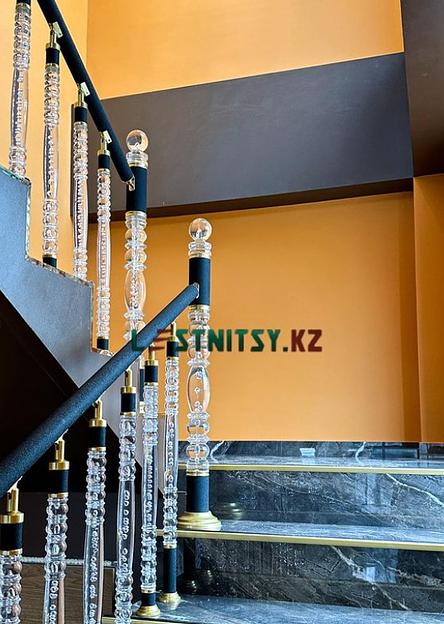 Лестница в восточном стиле под заказ фото 4