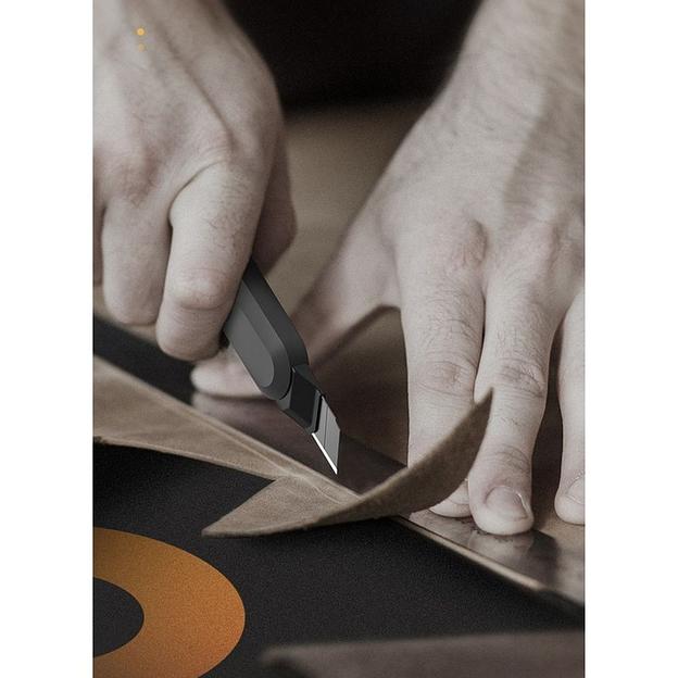 Нож Deli Технический нож "Home Series Black" Deli HT4009 ширина лезвия 9мм, эксклюзивный дизайн, корпус из высококачественного софттач пластика фото 6