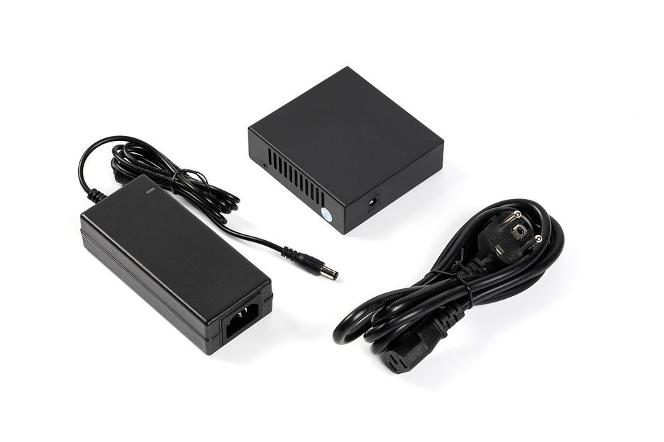 Коммутатор неуправляемый 3 портаRJ45/SFP 10 100 Мб/с PoE 30Вт фото 3