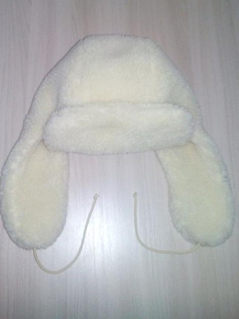 Шапка-ушанка женская из экомеха молочного цвета ОПТ фото 3