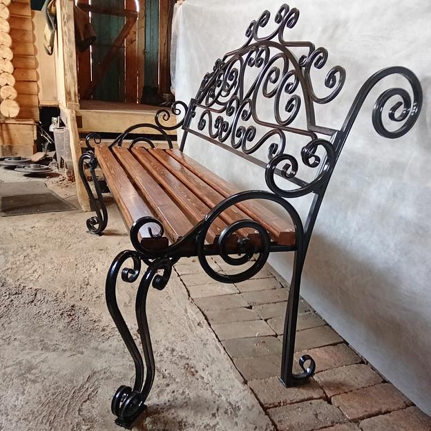 Скамейка с элементами холодной ковки фото 1