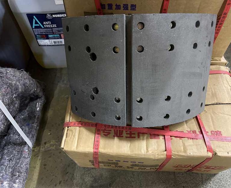 Колодка тормозная задняя FAW J6 3502375-A6E/A фото 1