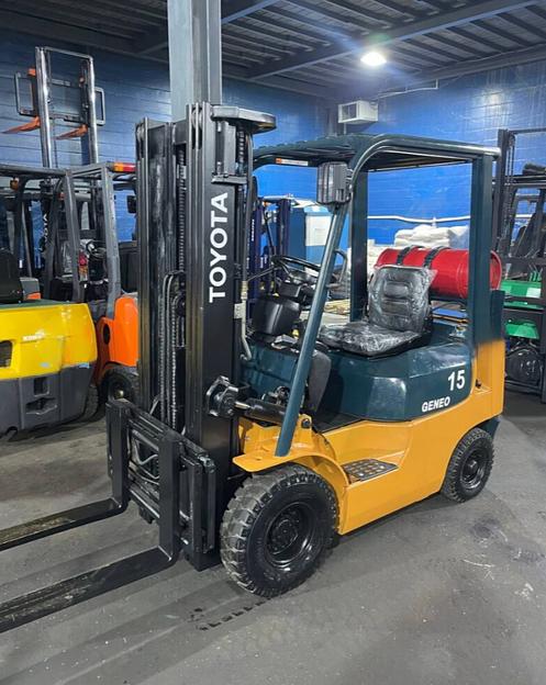 Погрузчик Toyota 7FG15, газ-бензин фото 1