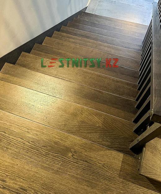 Лестница с ограждением из деревянных реек под заказ фото 7