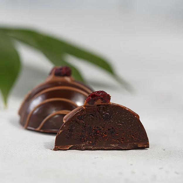 Конфеты Kreola «Трюфель клюква» в тёмном шоколаде ручной работы 4 шт, 85 ± 5 г, опт фото 3