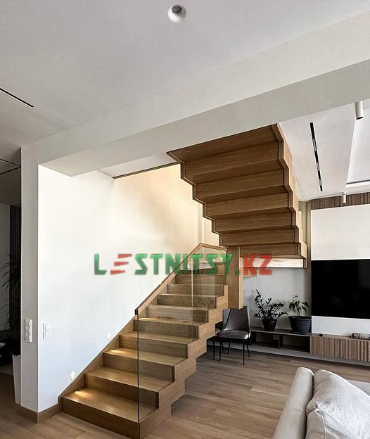 Лестница зеркальная со стеклянным ограждением под заказ фото 2