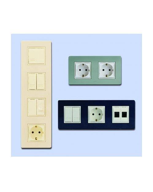 Рамка на 2+2+2 модуля (трехместная)  белая DKC 75013W   RAL9010 фото 1