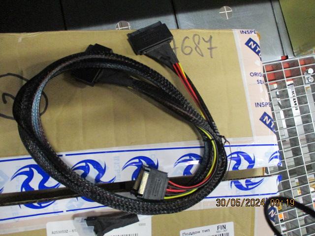 Кабель Cable, x8 SFF-8654 to 2xU.2 SFF-8639, 0,8M (analog 05-60005-00) (CBL-8654-2-8639-10) фото 1