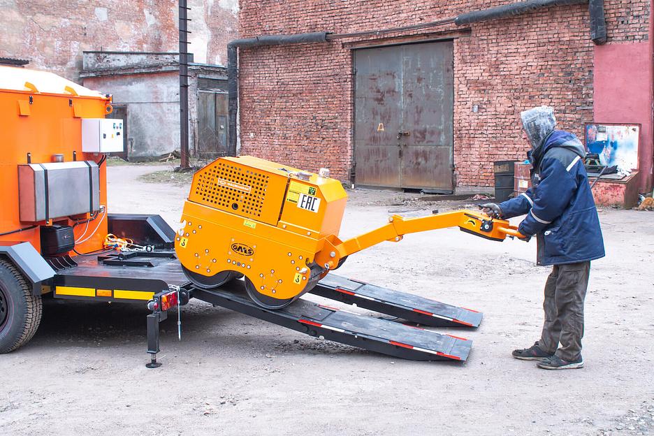 Машина для ремонта асфальта ST 2000 с термос-бункером фото 6