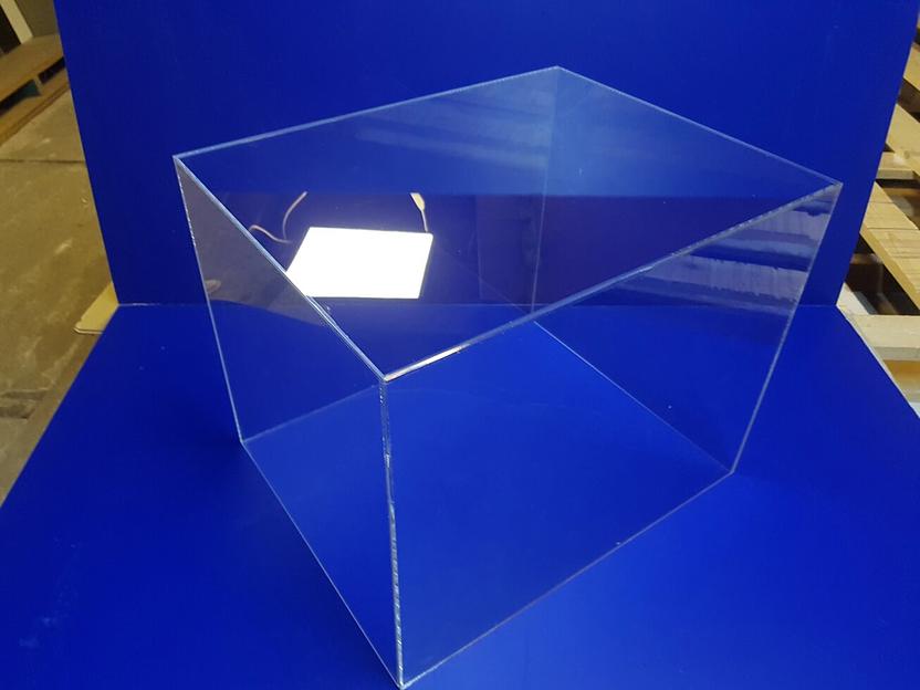 Акриловый прозрачный колпак для музея. Производство колпаков оптом и в розницу. фото 1