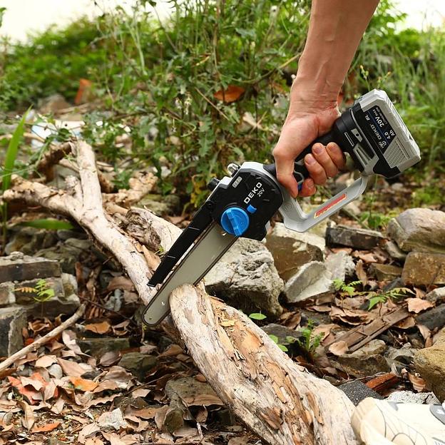 Электрическая цепная пила Deko DKCHS 20V дл.шины:7.8" (20cm) (063-4483-1) фото 6