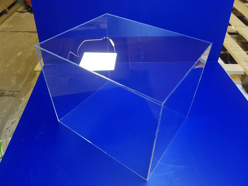 Акриловый прозрачный колпак для музея. Производство колпаков оптом и в розницу. фото 3