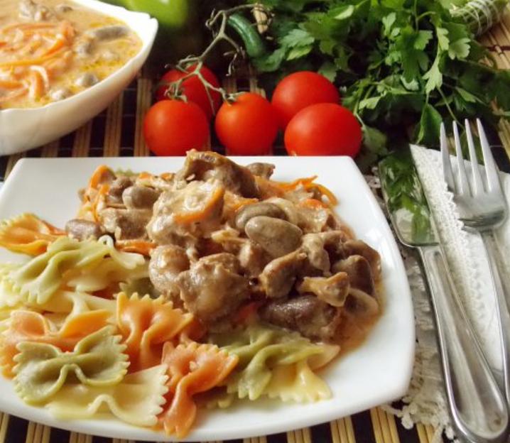 Желудки птицы с овощами в томатном белом соусе 250 г фото 1