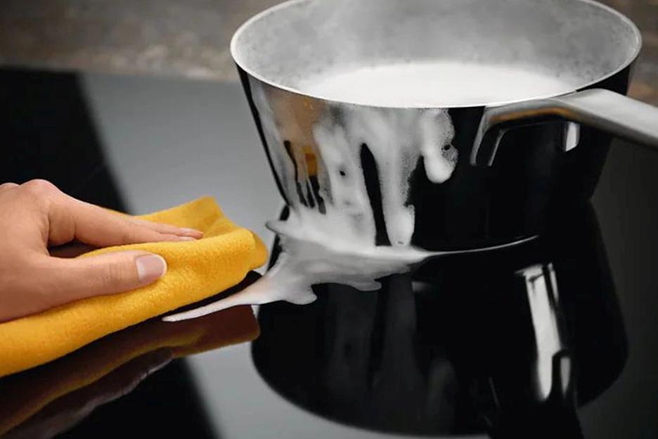 Индукционная варочная поверхность Electrolux EIV84550 черный фото 2