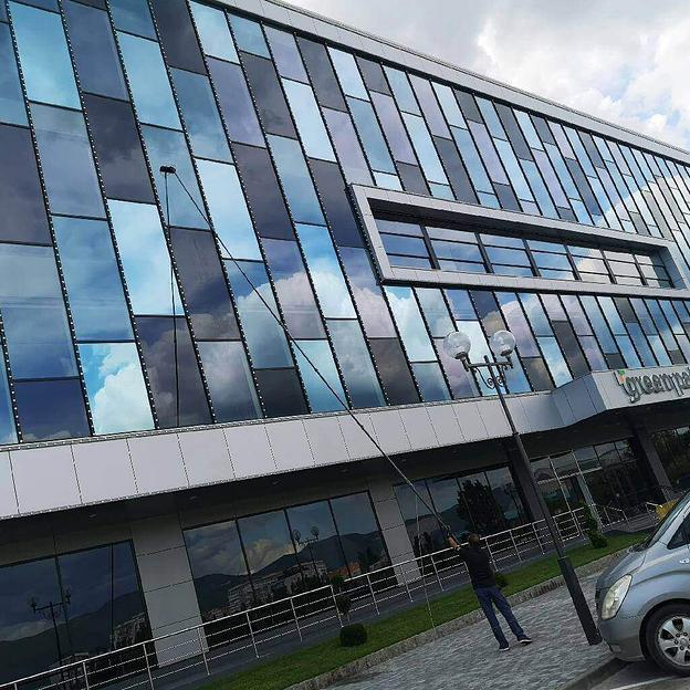 Мойка фасадов, мойка окон, мойка рекламных щитов, мойка витрин, мойка витражей фото 6