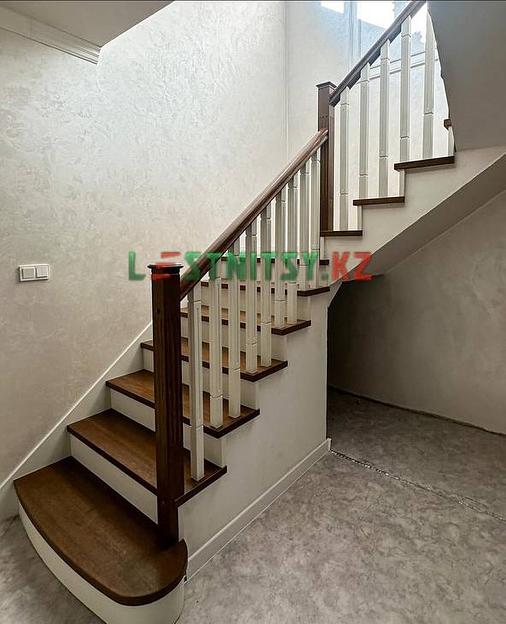 Лестница на деревянном каркасе под заказ фото 10