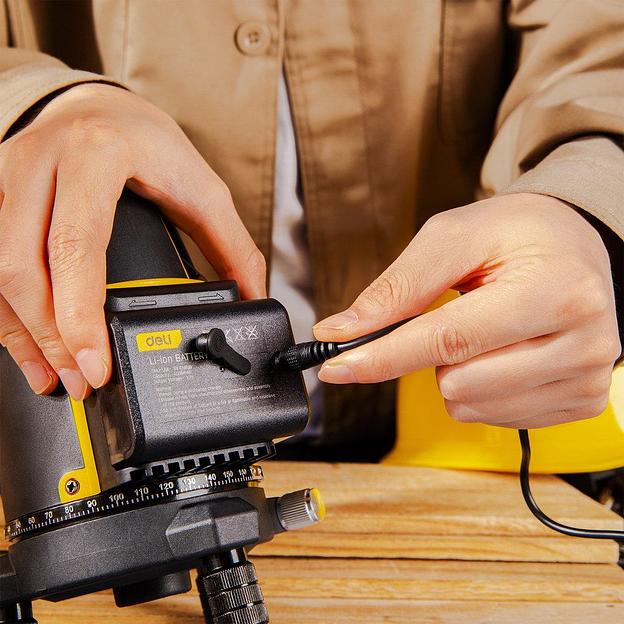 Измерительный и разметочный инструмент Deli Лазерный уровень Deli DL332305 5 лучей(зеленый цвет), точность +/-1,5мм/7м, угол самовыравнивания 3°, 2АКБ 4 А*ч+ЗУ, время работы до 4 часов, кейс фото 5