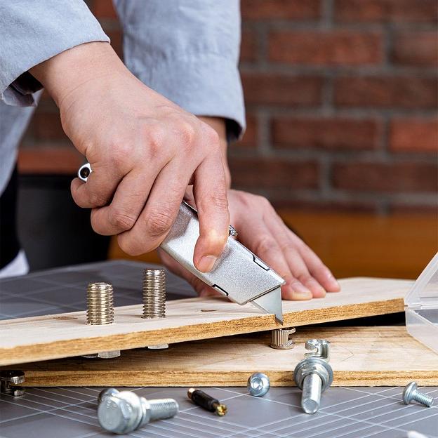 Нож Deli Универсальный нож с Т-образным лезвием Deli DL4260 19мм, длина 153 мм, в комплекте 3 лезвия SK5, алюминиевый корпус фото 8