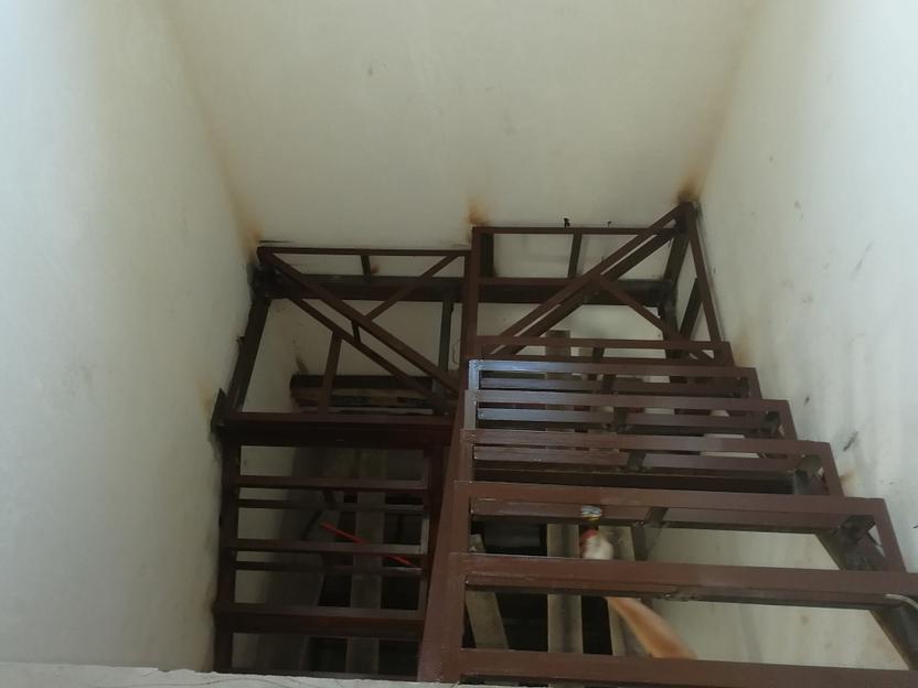 Изготовление П-образных металлических лестниц на заказ фото 1