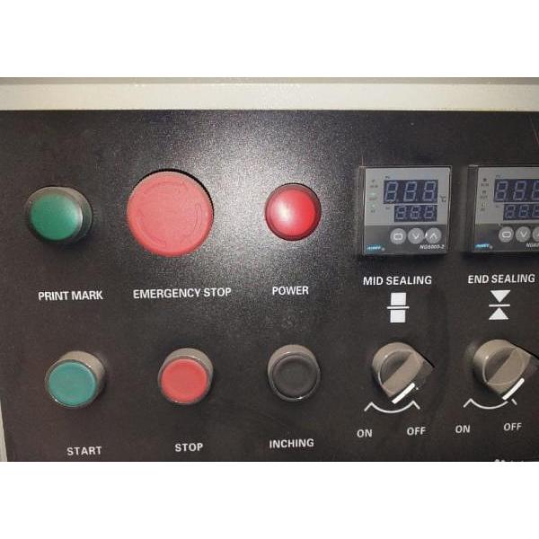 Трёхшовная упаковочная машина флоу-пак фото 2