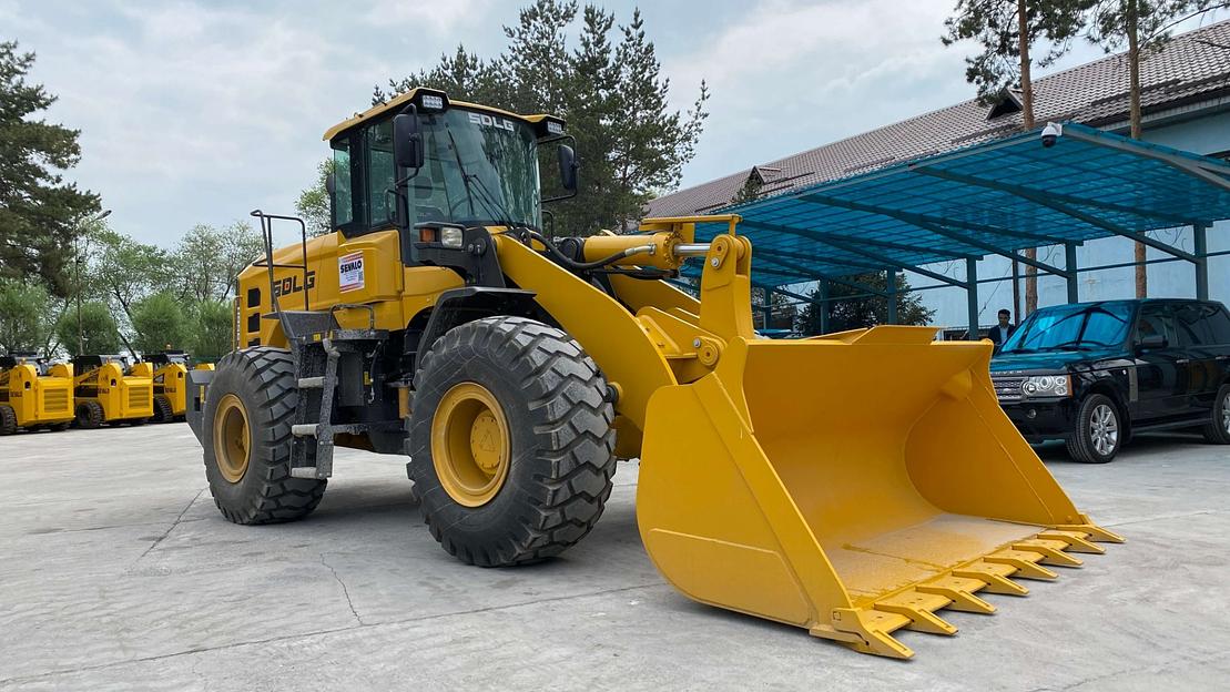 Фронтальный погрузчик L956H фото 2