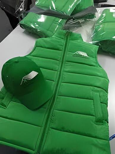 Пошив жилетов с логотипом, под заказ фото 2