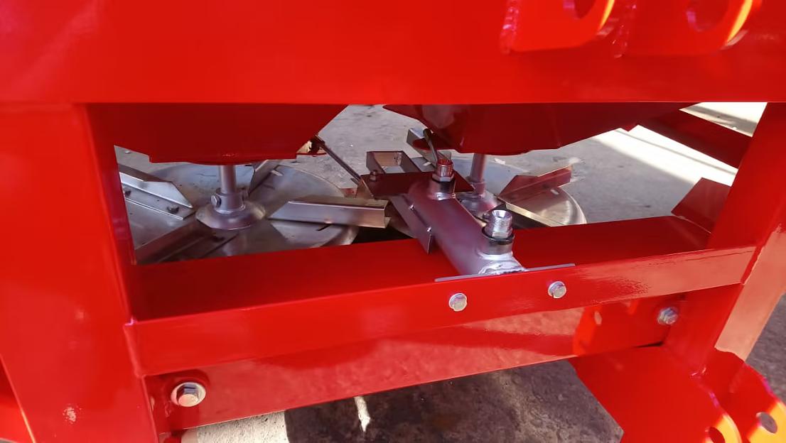 РУМ-1000 л. Разбрасыватель минеральных удобрений фото 4