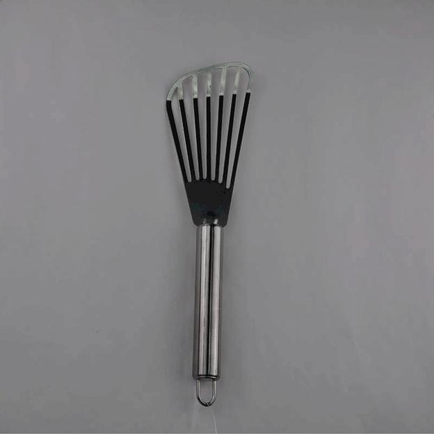 Лопатка 25 см. изогнутая раб. часть 13*6,5 см. нерж. узкая, перфорир. /1/144/ фото 1