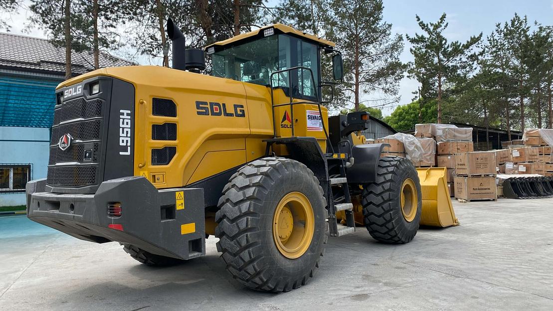 Фронтальный погрузчик L956H фото 9