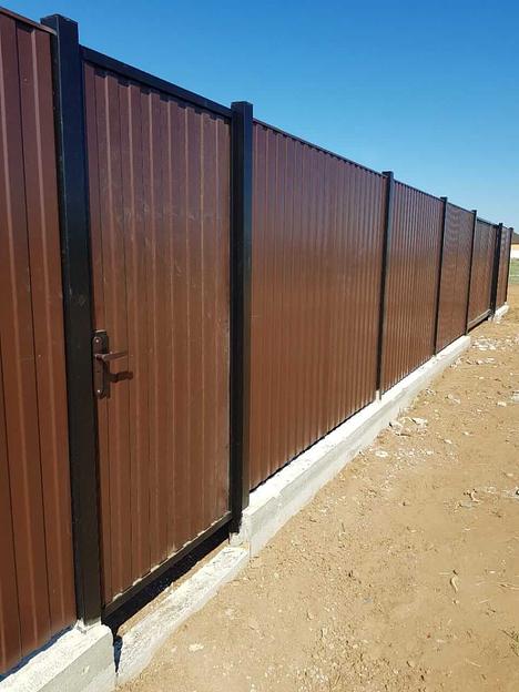 Заборы из профнастила опт фото 1