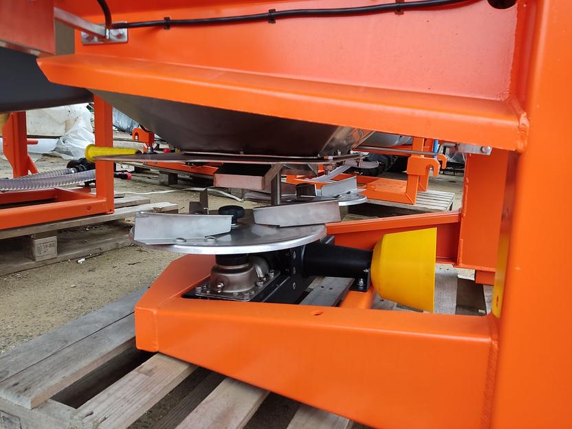 Полевой распределитель минеральных удобрений РУ фото 3