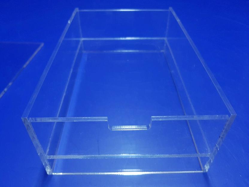 Короб из оргстекла с крышкой и гравировкой логотипа. фото 1