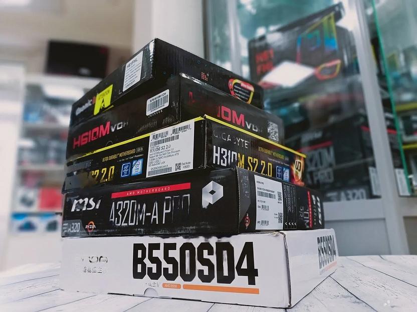 Материнская плата MSI MPG Z490 Gaming Plus фото 1