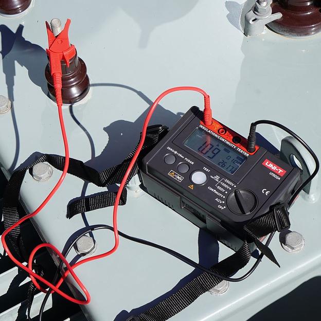 Измерители сопротивления UNI-T Измеритель сопротивления изоляции UT502A, погружной 3МОм; 2 ГОм, до 2500В фото 3