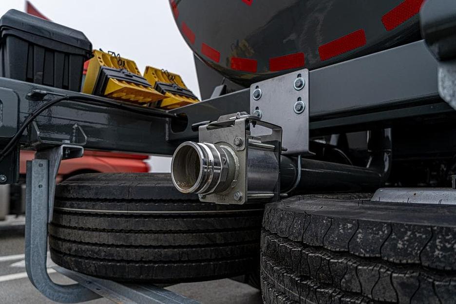 Нефтевоз 32 м³ цилиндрическая колба 914221-02 фото 3