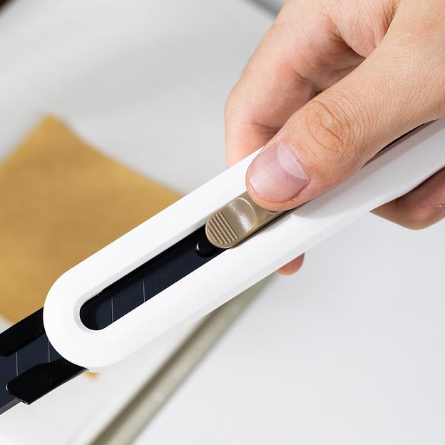 Нож канцелярский Deli ENS063-WT Nusign шир.лез.9мм фиксатор сталь белый фото 10