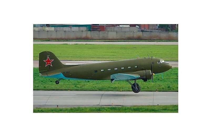 Игровой комплекс копия пассажирского самолета Ли-2 фото 1