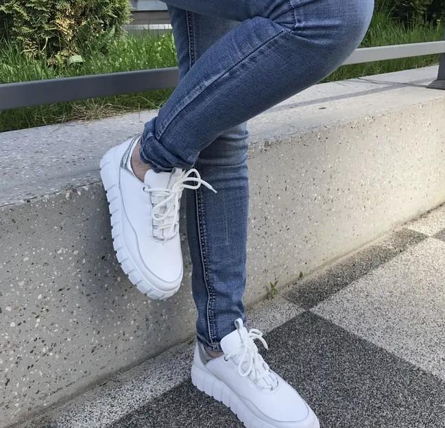 Кроссовки кожаные BuzShoes белые серебристый задник ОПТ фото 1