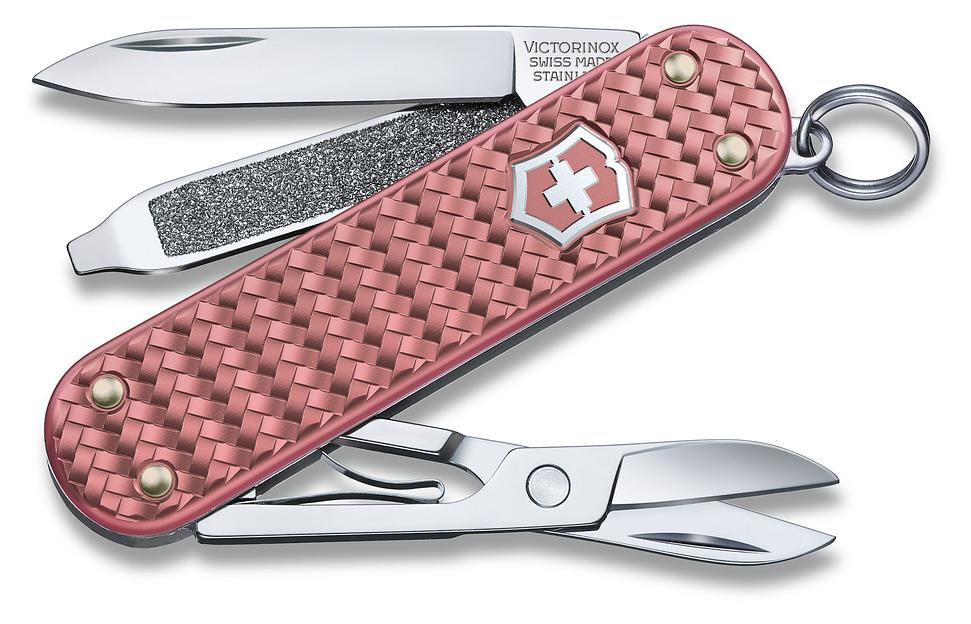 Нож перочинный Victorinox Classic Precious Alox (0.6221.405G) 58мм 5функц. розовый подар.коробка фото 1