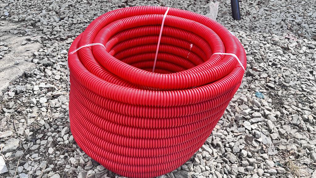 Труба ПНД 50 мм гофрированная двустенная бухта 50м фото 1