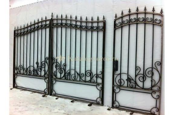 Ворота с элементами холодной ковки фото 1