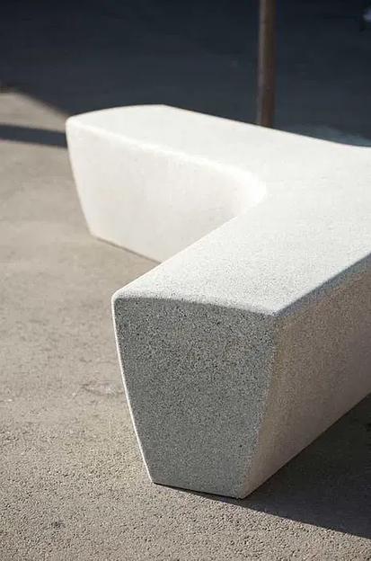 Изготовление скамеек особой формы из композитного камня от Decostone фото 3