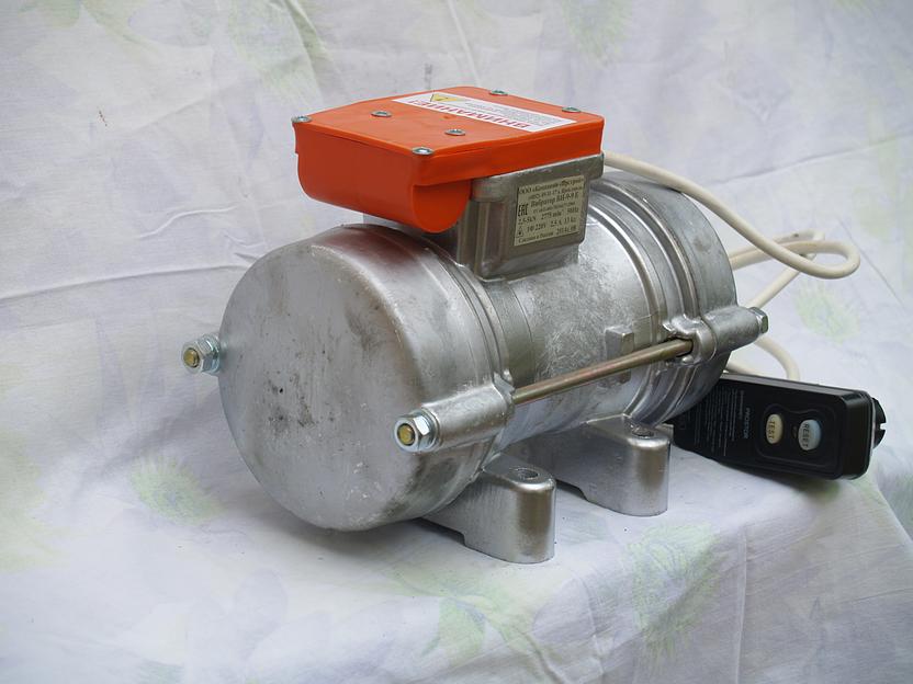 Вибратор площадочный ВИ-99 Е-220 с УЗО фото 1