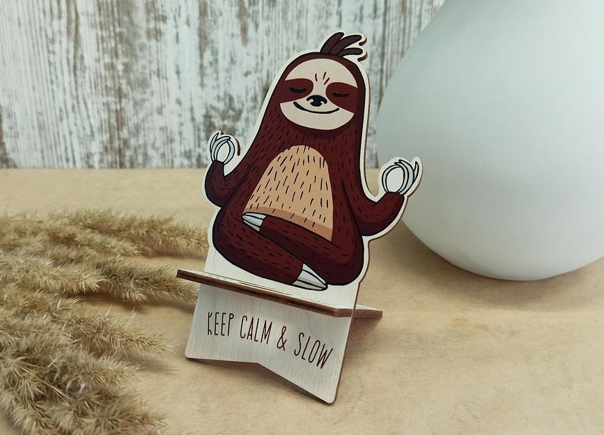 Подставка для смартфона из дерева Ленивец, опт фото 1