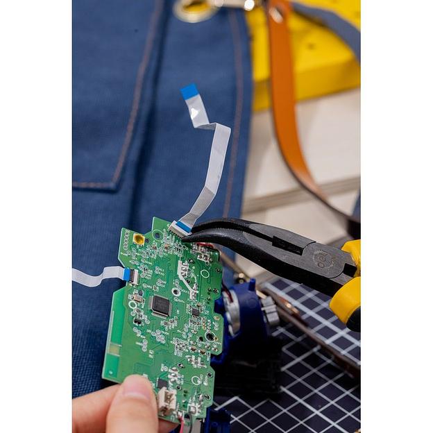 Удлиненные плоскогубцы с изогнутыми губками Deli DL2306 160мм, угол загиба губок 30°, сталь CrV, двухкомпонентная ручка фото 7