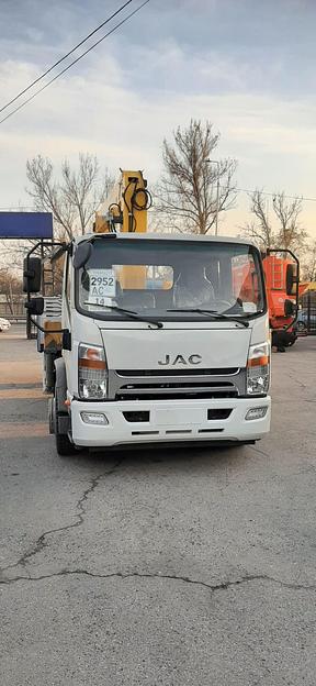 Jac N120 Бортовой автомобиль с КМУ XCMG фото 2