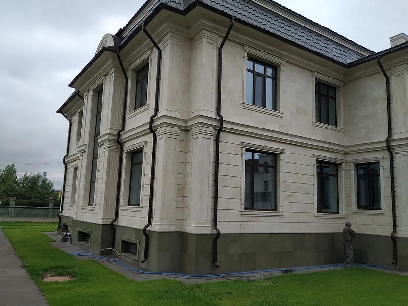 Изготовление и монтаж карнизов, молдингов, обрамлений из травертина фото 7