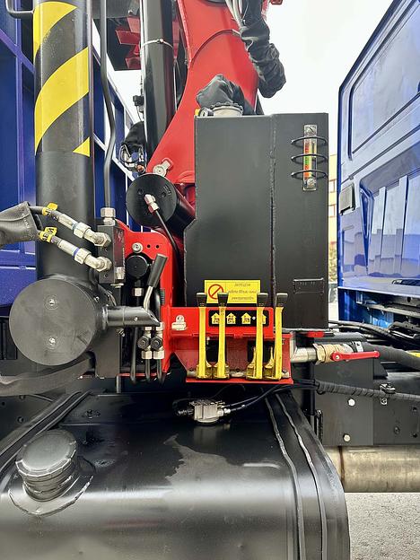 Автомобиль бортовой с КМУ на шасси УРАЛ Borus 4621 фото 8