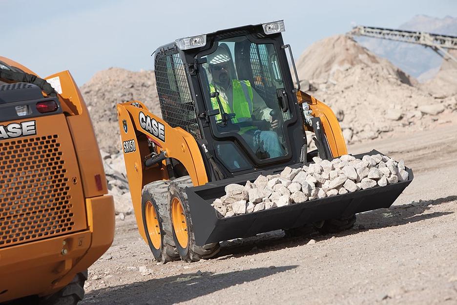 Мини-погрузчик колёсный CASE SR150B фото 2